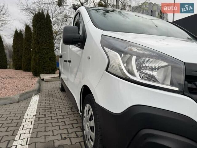 Белый Рено Трафик, объемом двигателя 1.6 л и пробегом 236 тыс. км за 13600 $, фото 3 на Automoto.ua