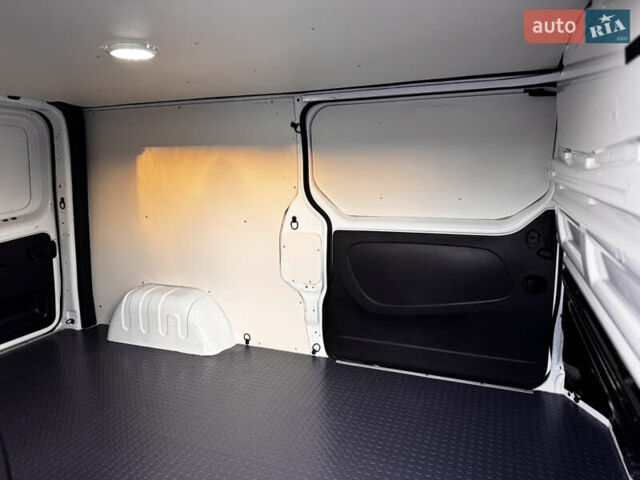 Белый Рено Трафик, объемом двигателя 1.6 л и пробегом 250 тыс. км за 13500 $, фото 32 на Automoto.ua