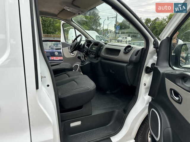 Белый Рено Трафик, объемом двигателя 1.6 л и пробегом 225 тыс. км за 13300 $, фото 18 на Automoto.ua