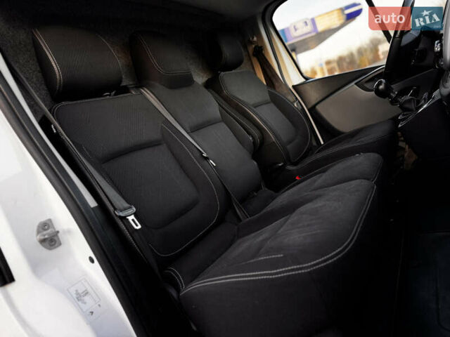 Белый Рено Трафик, объемом двигателя 1.6 л и пробегом 250 тыс. км за 13500 $, фото 70 на Automoto.ua