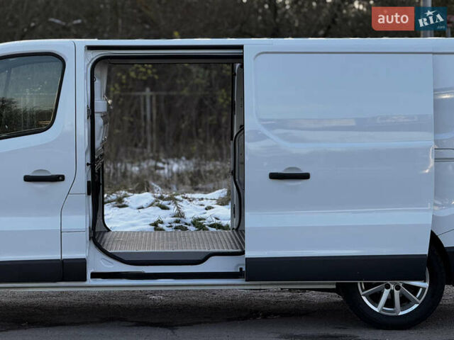 Белый Рено Трафик, объемом двигателя 1.6 л и пробегом 250 тыс. км за 13500 $, фото 2 на Automoto.ua