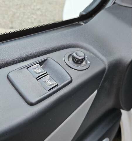 Білий Рено Трафік, об'ємом двигуна 1.6 л та пробігом 300 тис. км за 10000 $, фото 23 на Automoto.ua