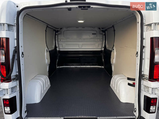 Белый Рено Трафик, объемом двигателя 1.6 л и пробегом 250 тыс. км за 13500 $, фото 6 на Automoto.ua