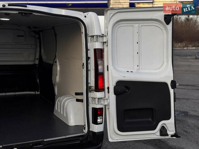 Белый Рено Трафик, объемом двигателя 1.6 л и пробегом 250 тыс. км за 13500 $, фото 46 на Automoto.ua