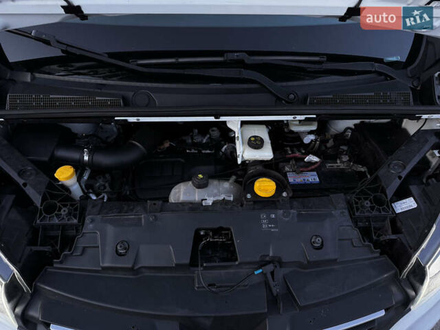 Белый Рено Трафик, объемом двигателя 1.6 л и пробегом 250 тыс. км за 13500 $, фото 72 на Automoto.ua