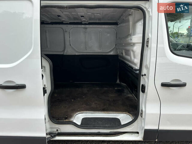 Белый Рено Трафик, объемом двигателя 1.6 л и пробегом 225 тыс. км за 13300 $, фото 22 на Automoto.ua