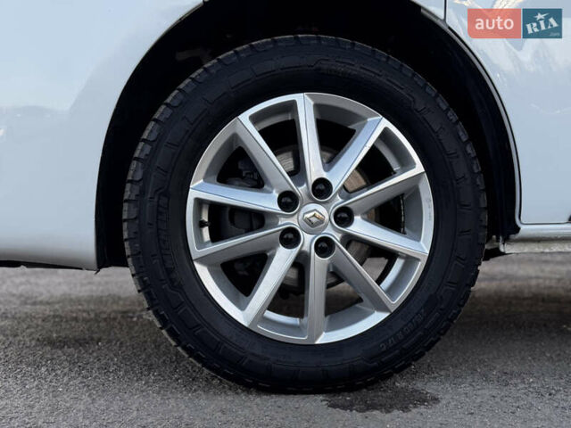 Белый Рено Трафик, объемом двигателя 1.6 л и пробегом 250 тыс. км за 13500 $, фото 24 на Automoto.ua