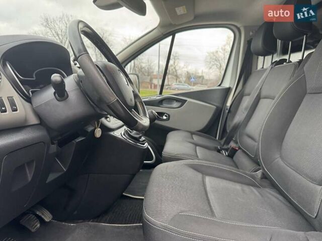 Белый Рено Трафик, объемом двигателя 1.6 л и пробегом 236 тыс. км за 13600 $, фото 4 на Automoto.ua