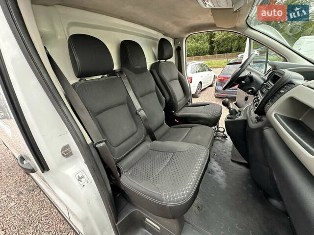 Белый Рено Трафик, объемом двигателя 1.6 л и пробегом 225 тыс. км за 13300 $, фото 21 на Automoto.ua