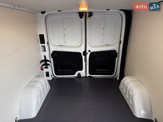 Белый Рено Трафик, объемом двигателя 1.6 л и пробегом 250 тыс. км за 13500 $, фото 33 на Automoto.ua