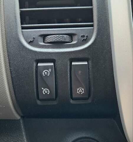 Білий Рено Трафік, об'ємом двигуна 1.6 л та пробігом 300 тис. км за 10000 $, фото 3 на Automoto.ua