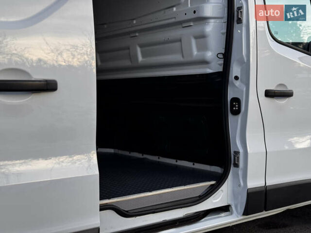 Белый Рено Трафик, объемом двигателя 1.6 л и пробегом 250 тыс. км за 13500 $, фото 30 на Automoto.ua
