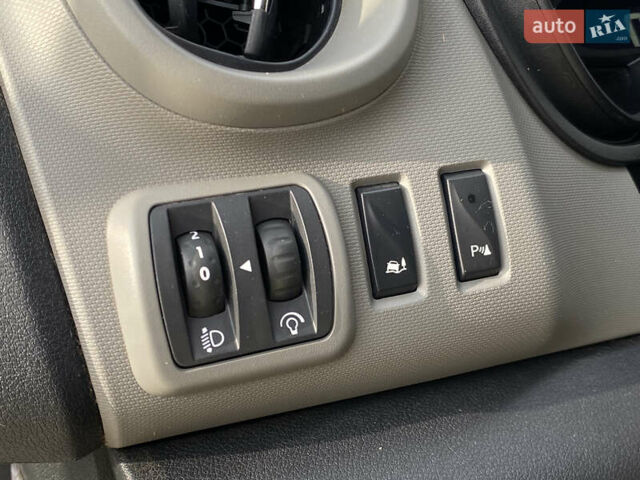 Білий Рено Трафік, об'ємом двигуна 1.6 л та пробігом 262 тис. км за 11777 $, фото 18 на Automoto.ua