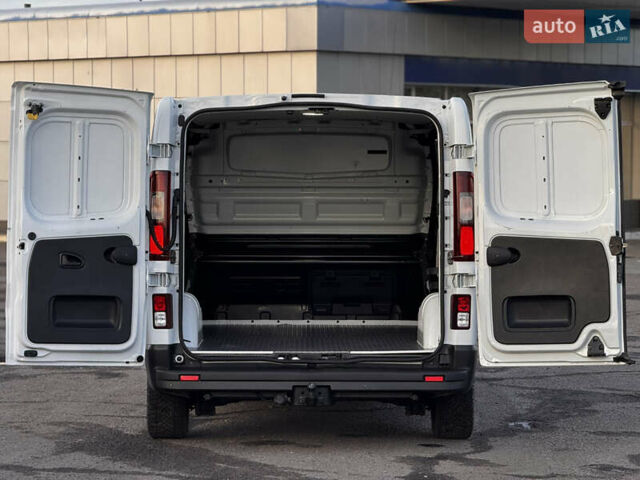 Белый Рено Трафик, объемом двигателя 1.6 л и пробегом 250 тыс. км за 13500 $, фото 5 на Automoto.ua
