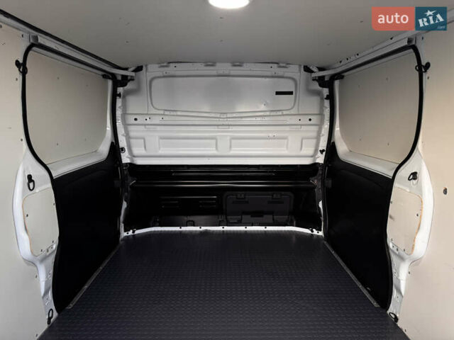 Белый Рено Трафик, объемом двигателя 1.6 л и пробегом 250 тыс. км за 13500 $, фото 47 на Automoto.ua