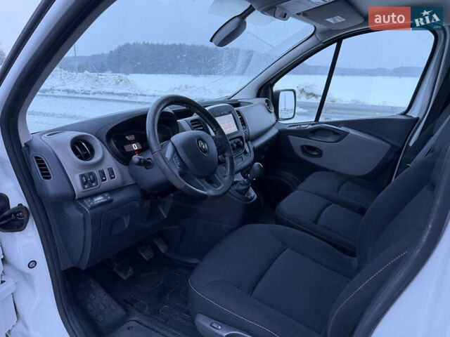 Белый Рено Трафик, объемом двигателя 1.6 л и пробегом 242 тыс. км за 12750 $, фото 4 на Automoto.ua