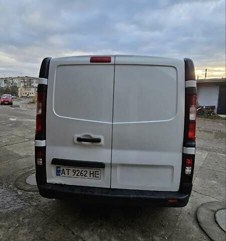 Білий Рено Трафік, об'ємом двигуна 1.6 л та пробігом 300 тис. км за 10000 $, фото 10 на Automoto.ua