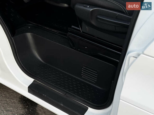 Белый Рено Трафик, объемом двигателя 1.6 л и пробегом 250 тыс. км за 13500 $, фото 51 на Automoto.ua