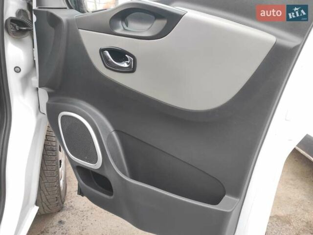 Білий Рено Трафік, об'ємом двигуна 1.6 л та пробігом 191 тис. км за 10500 $, фото 7 на Automoto.ua