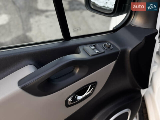 Белый Рено Трафик, объемом двигателя 1.6 л и пробегом 250 тыс. км за 13500 $, фото 50 на Automoto.ua