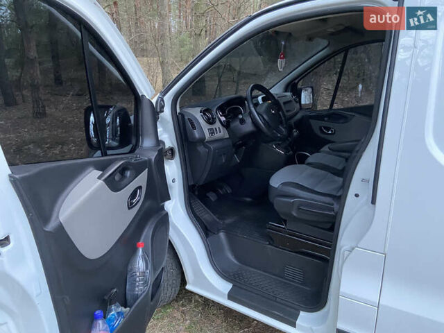 Белый Рено Трафик, объемом двигателя 1.6 л и пробегом 290 тыс. км за 13490 $, фото 15 на Automoto.ua