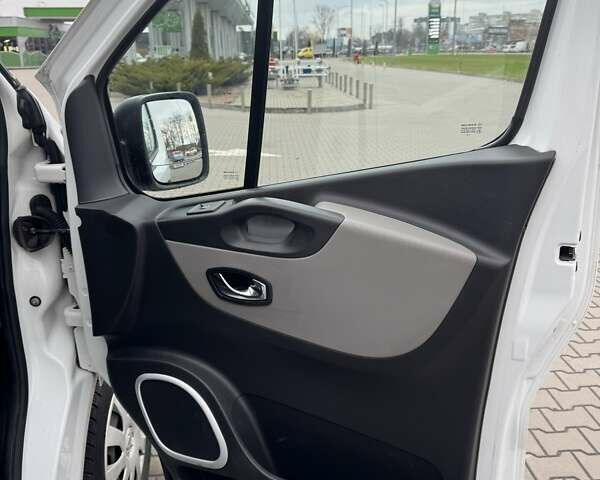 Белый Рено Трафик, объемом двигателя 1.6 л и пробегом 236 тыс. км за 13600 $, фото 10 на Automoto.ua