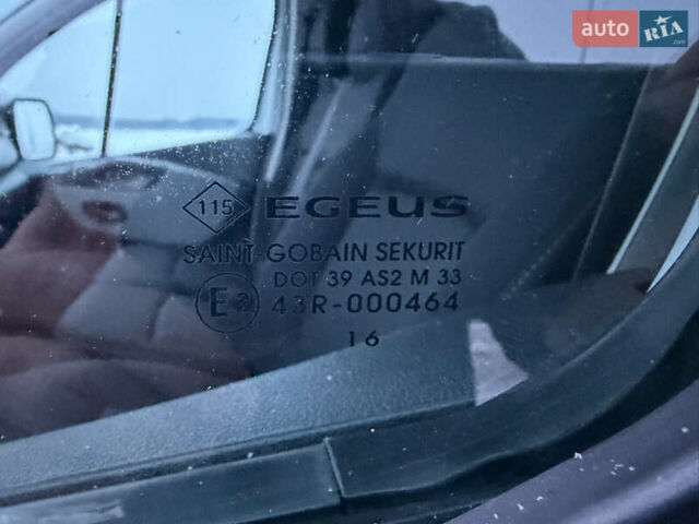 Белый Рено Трафик, объемом двигателя 1.6 л и пробегом 242 тыс. км за 12750 $, фото 43 на Automoto.ua