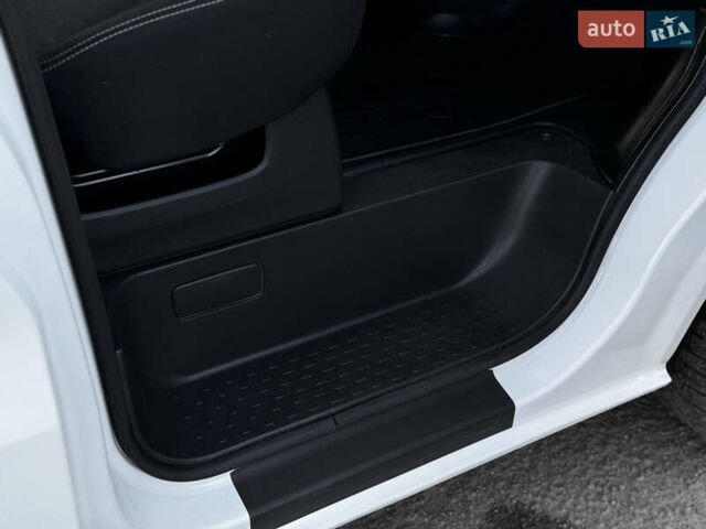 Белый Рено Трафик, объемом двигателя 1.6 л и пробегом 250 тыс. км за 13500 $, фото 65 на Automoto.ua