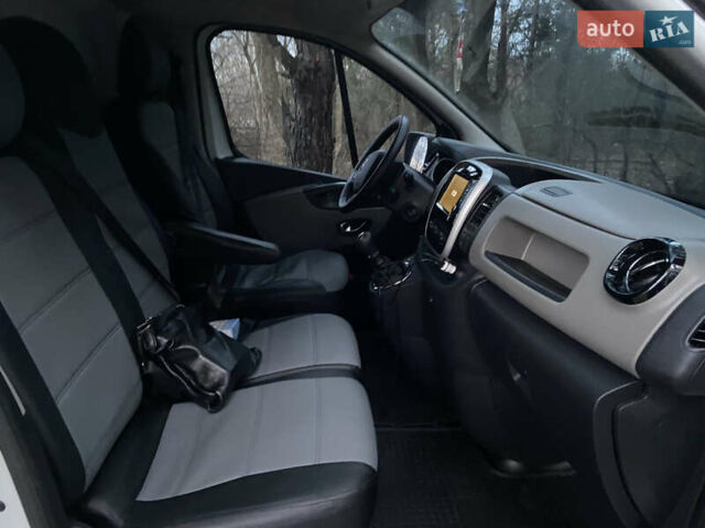 Белый Рено Трафик, объемом двигателя 1.6 л и пробегом 290 тыс. км за 13490 $, фото 20 на Automoto.ua