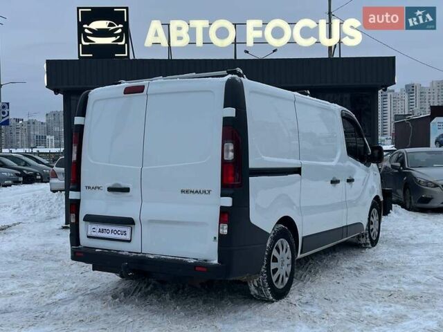 Белый Рено Трафик, объемом двигателя 1.6 л и пробегом 321 тыс. км за 12990 $, фото 6 на Automoto.ua