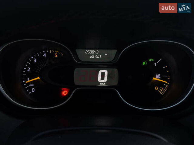 Белый Рено Трафик, объемом двигателя 1.6 л и пробегом 250 тыс. км за 13500 $, фото 55 на Automoto.ua