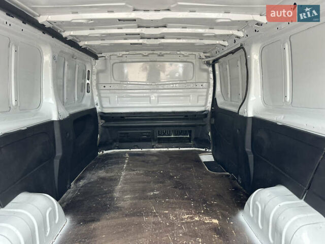 Белый Рено Трафик, объемом двигателя 1.6 л и пробегом 225 тыс. км за 13300 $, фото 25 на Automoto.ua
