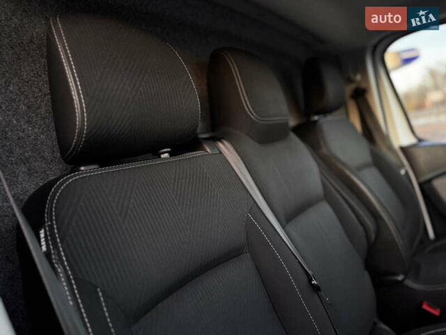 Белый Рено Трафик, объемом двигателя 1.6 л и пробегом 250 тыс. км за 13500 $, фото 71 на Automoto.ua