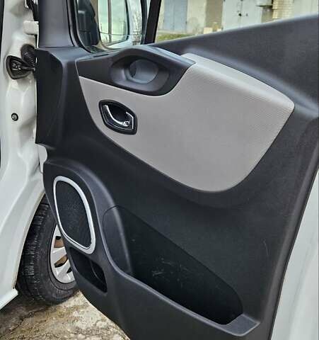 Білий Рено Трафік, об'ємом двигуна 1.6 л та пробігом 300 тис. км за 10000 $, фото 15 на Automoto.ua