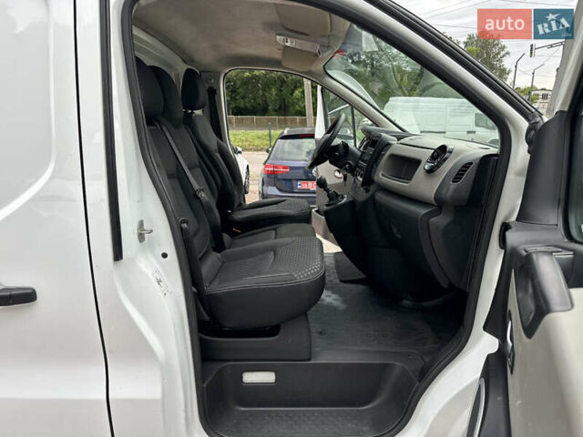 Белый Рено Трафик, объемом двигателя 1.6 л и пробегом 225 тыс. км за 13300 $, фото 19 на Automoto.ua