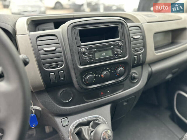 Белый Рено Трафик, объемом двигателя 1.6 л и пробегом 225 тыс. км за 13300 $, фото 17 на Automoto.ua