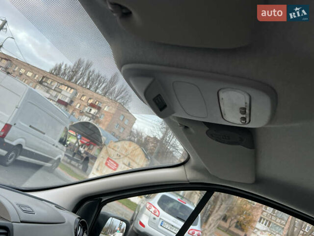 Белый Рено Трафик, объемом двигателя 1.6 л и пробегом 273 тыс. км за 11500 $, фото 36 на Automoto.ua