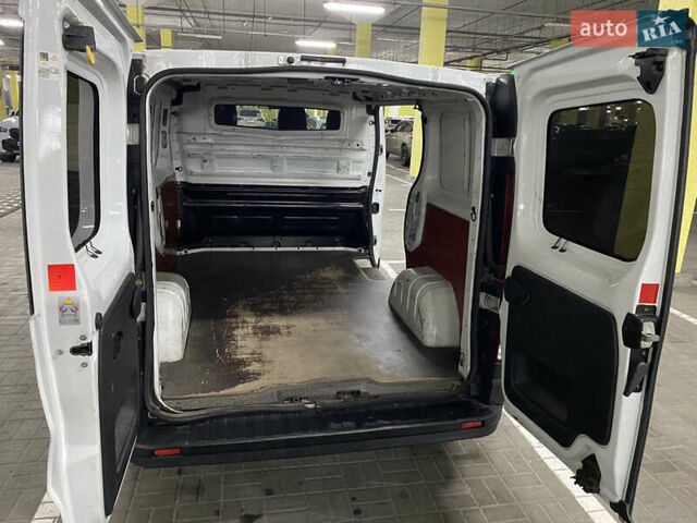 Белый Рено Трафик, объемом двигателя 1.6 л и пробегом 173 тыс. км за 11700 $, фото 6 на Automoto.ua