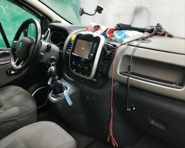 Белый Рено Трафик, объемом двигателя 1.6 л и пробегом 270 тыс. км за 11000 $, фото 12 на Automoto.ua