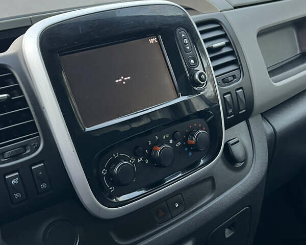 Белый Рено Трафик, объемом двигателя 1.6 л и пробегом 273 тыс. км за 11500 $, фото 34 на Automoto.ua