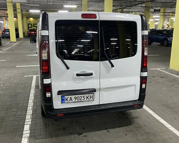 Белый Рено Трафик, объемом двигателя 1.6 л и пробегом 173 тыс. км за 11700 $, фото 3 на Automoto.ua