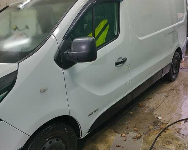 Белый Рено Трафик, объемом двигателя 1.6 л и пробегом 270 тыс. км за 11000 $, фото 1 на Automoto.ua