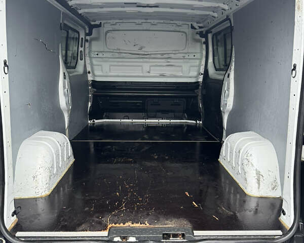 Белый Рено Трафик, объемом двигателя 1.6 л и пробегом 159 тыс. км за 16400 $, фото 10 на Automoto.ua