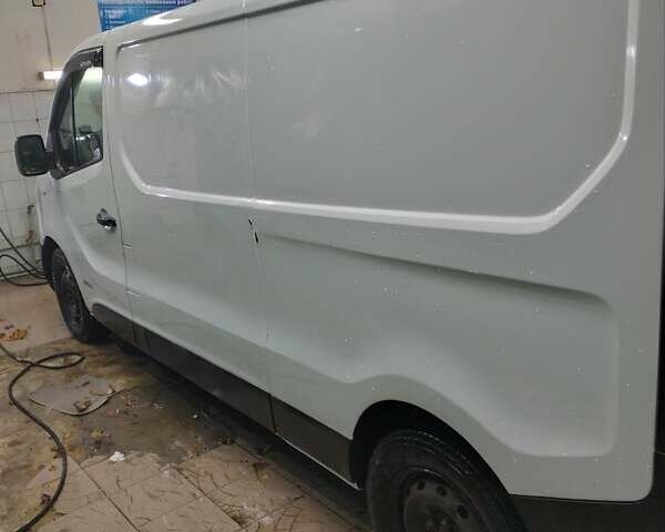 Белый Рено Трафик, объемом двигателя 1.6 л и пробегом 270 тыс. км за 11000 $, фото 3 на Automoto.ua