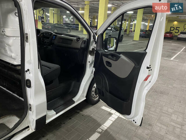 Белый Рено Трафик, объемом двигателя 1.6 л и пробегом 173 тыс. км за 11700 $, фото 9 на Automoto.ua