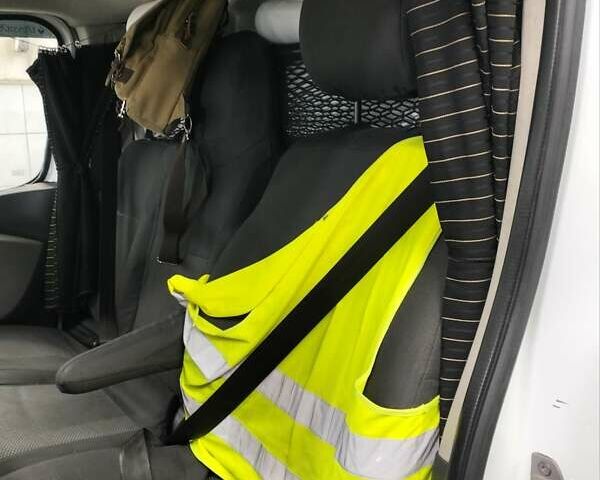 Белый Рено Трафик, объемом двигателя 1.6 л и пробегом 270 тыс. км за 11000 $, фото 23 на Automoto.ua