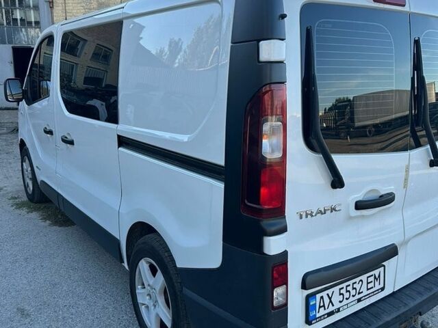 Білий Рено Трафік, об'ємом двигуна 1.6 л та пробігом 257 тис. км за 12000 $, фото 5 на Automoto.ua