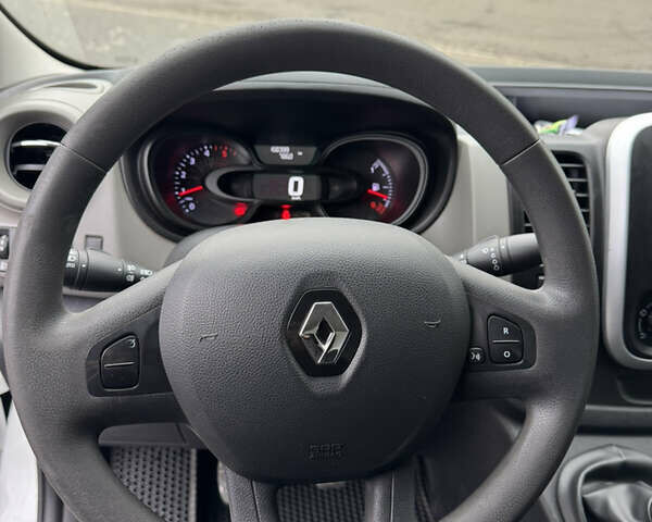 Белый Рено Трафик, объемом двигателя 1.6 л и пробегом 159 тыс. км за 16400 $, фото 12 на Automoto.ua