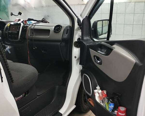 Белый Рено Трафик, объемом двигателя 1.6 л и пробегом 270 тыс. км за 11000 $, фото 8 на Automoto.ua