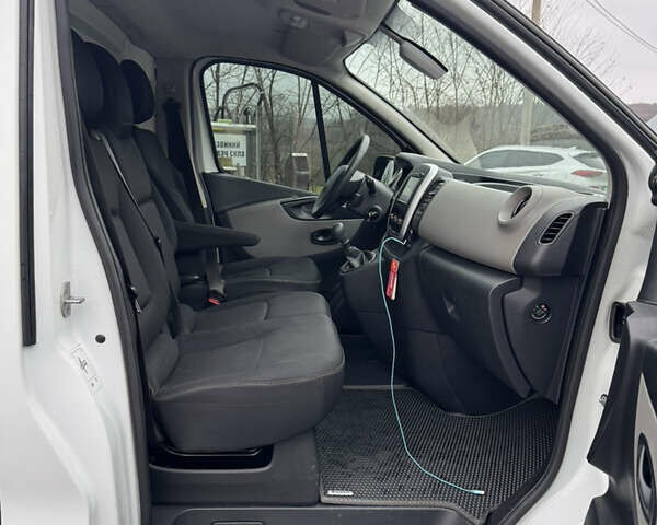 Белый Рено Трафик, объемом двигателя 1.6 л и пробегом 159 тыс. км за 16400 $, фото 11 на Automoto.ua